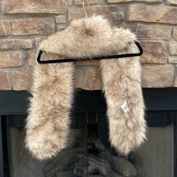 H&M thick, tan and brown scarf - Picture 3 of 4